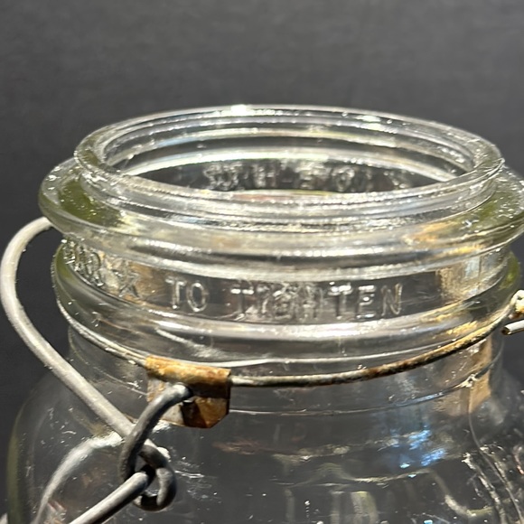 Antique Canadian Perfect Seal | Clear 1 Quart (32 oz) Glass Canning Jar - Picture 5 of 8